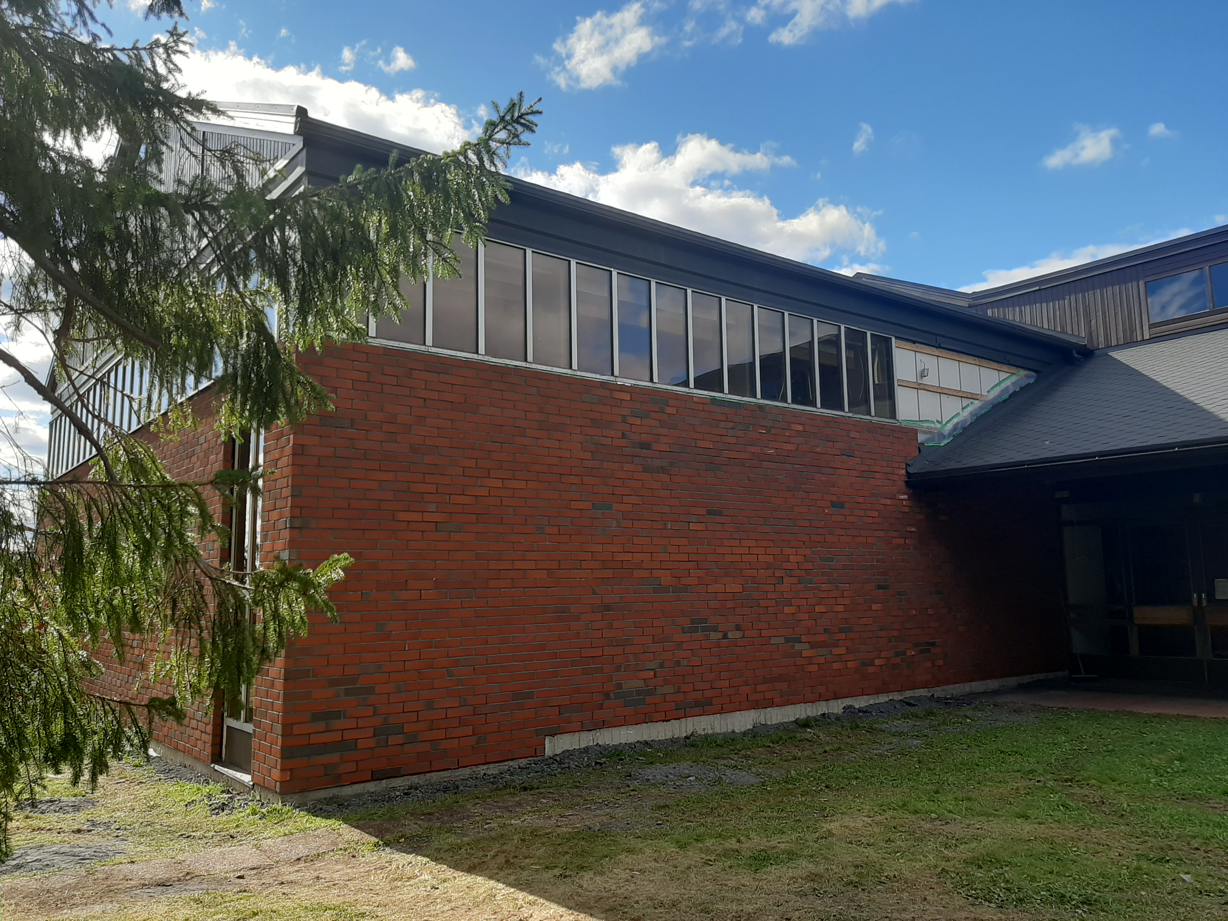 Kuva seurakuntakeskuksesta ulkoa