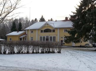 Pappila julkisivun puolelta